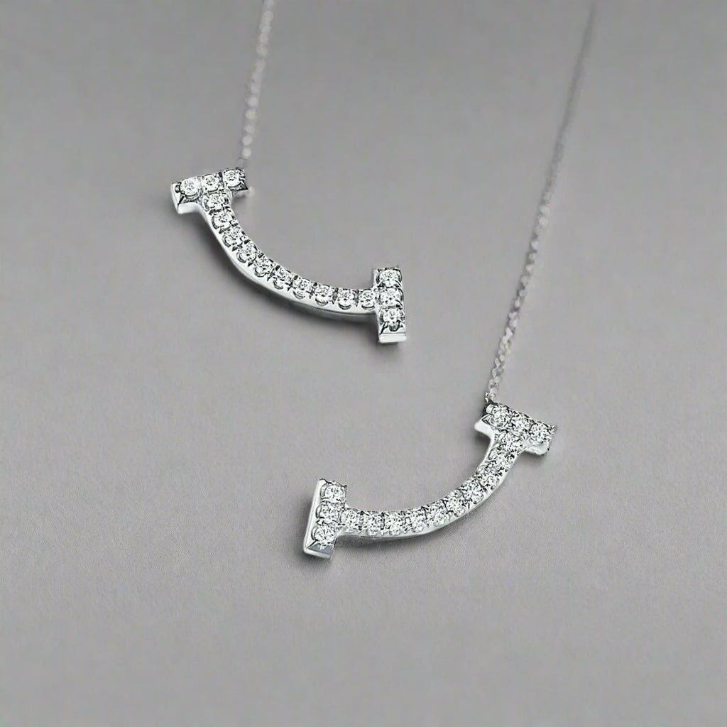 18K T Smile Diamonds Earrings