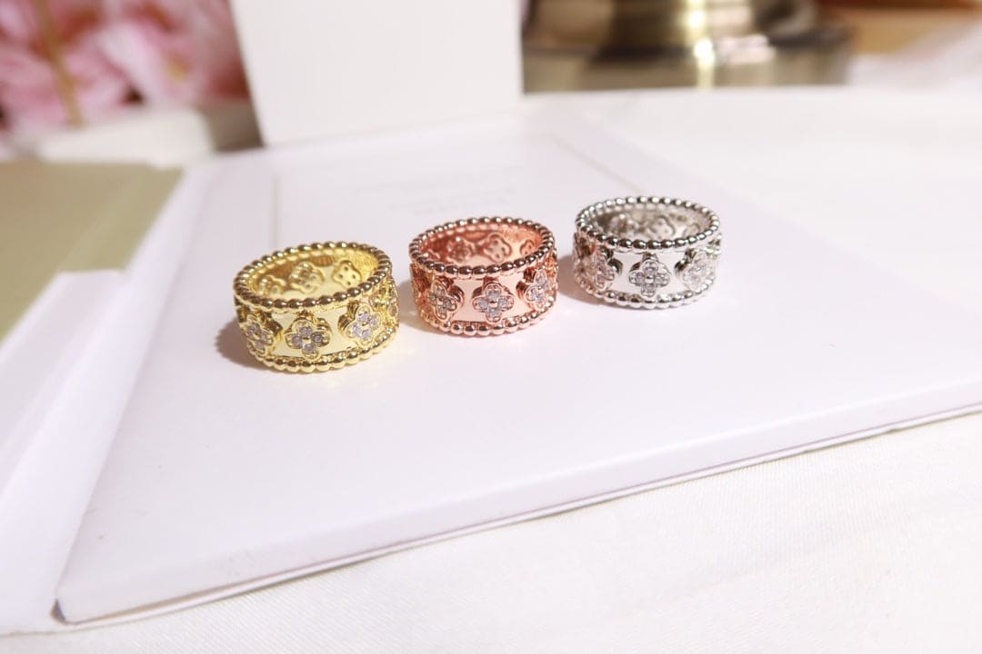 18K Perl̩e Clovers Ring