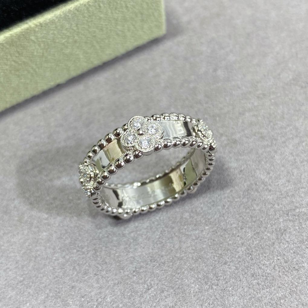 18K Perl̩e Clovers Ring