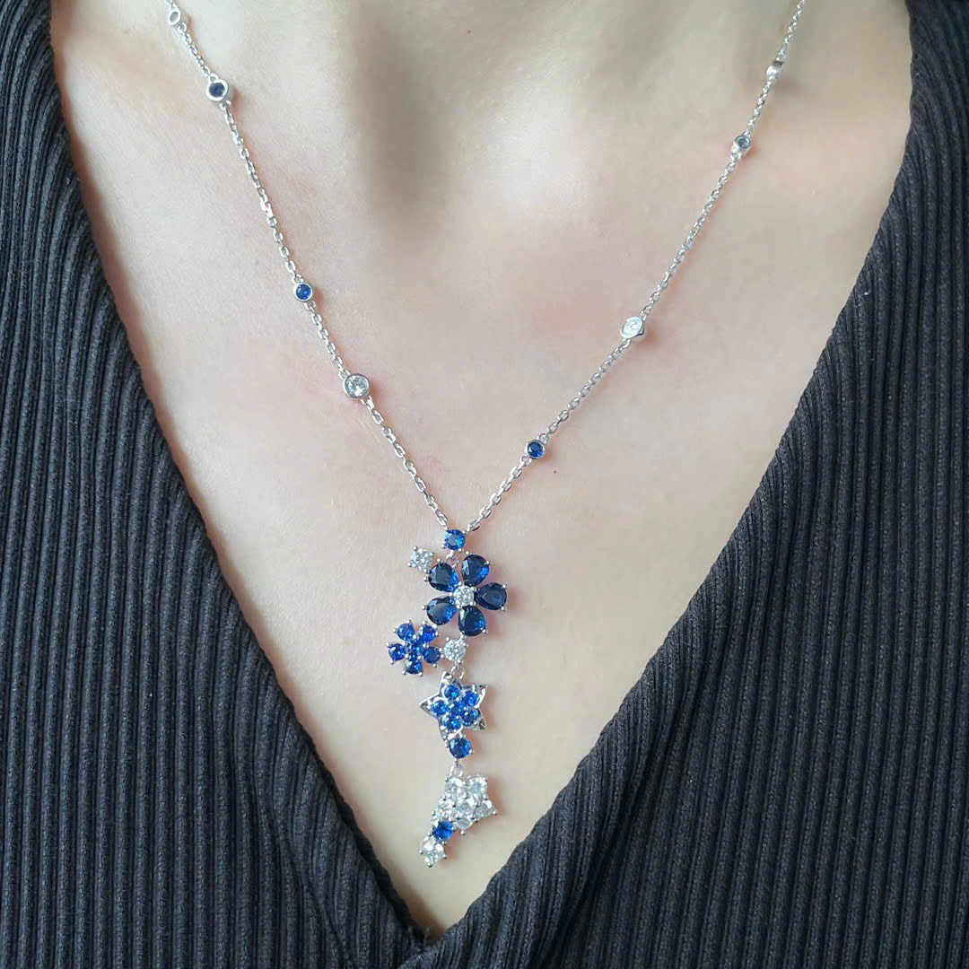 18K Folie Des Pr̩s Pendant Necklace