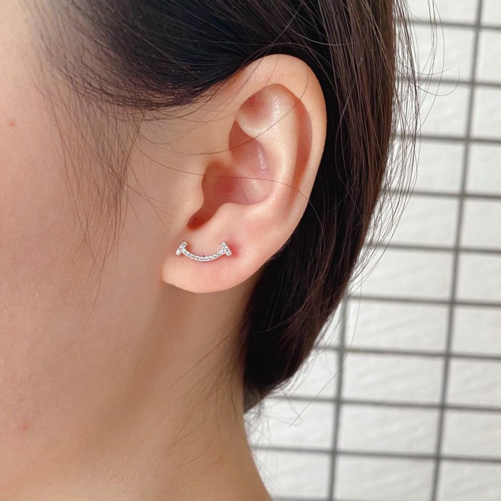 18K T Smile Diamonds Earrings
