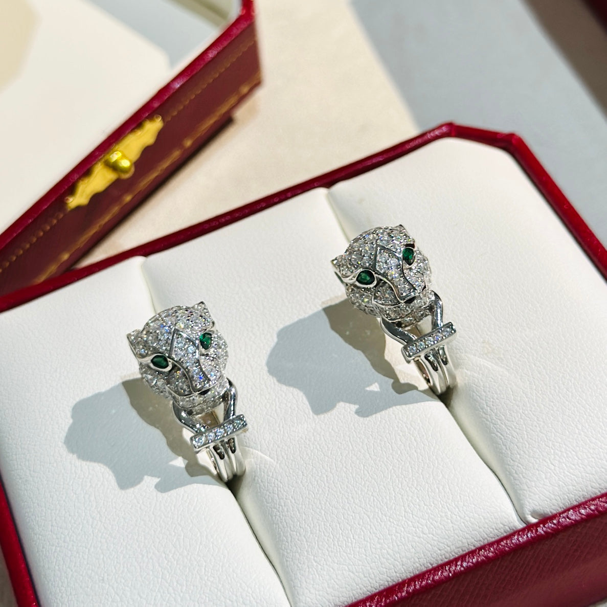 18K Panth̬re De Diamond Earrings