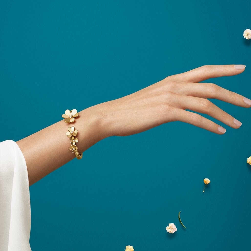 18K Frivole Seven Flowers Bracelet