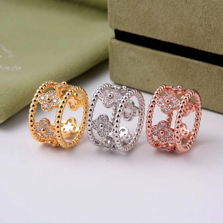 18K Perl̩e Clovers Ring