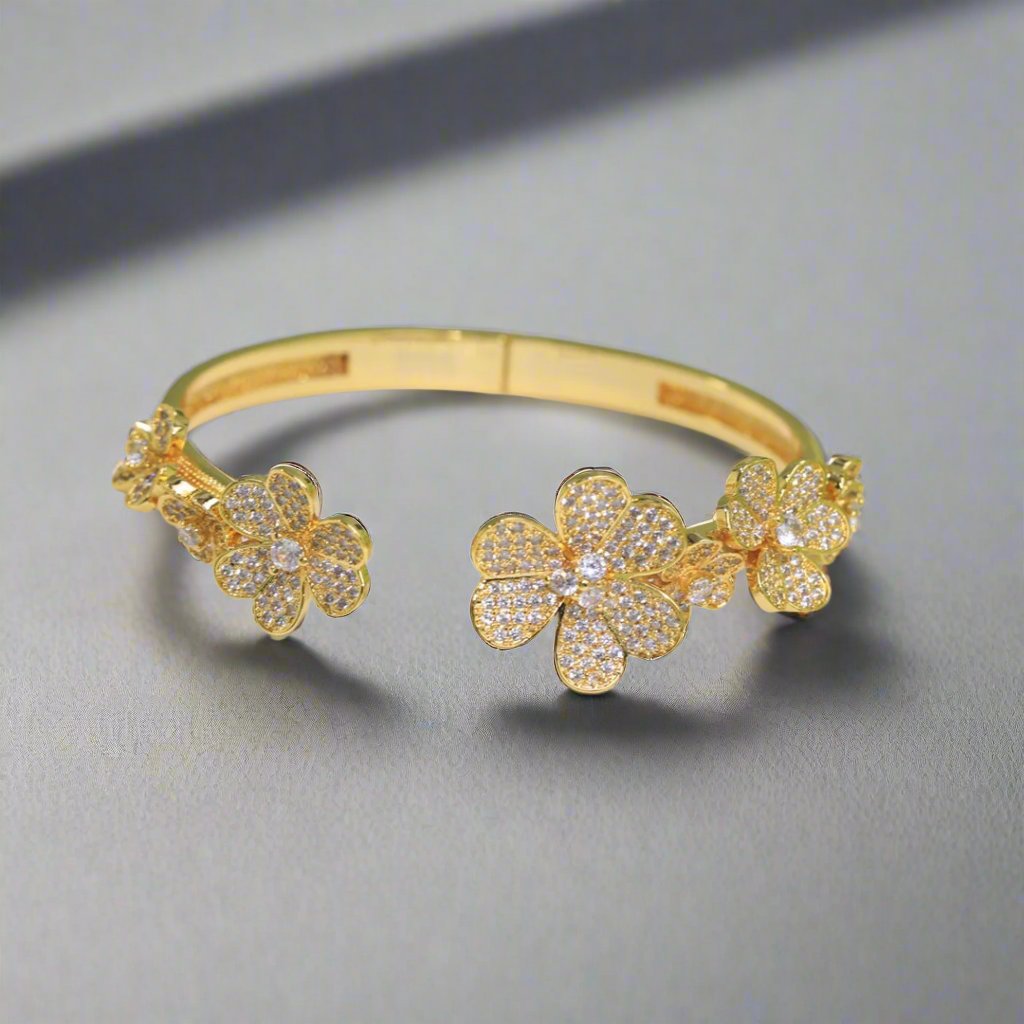18K Frivole Seven Flowers Diamonds Bracelet