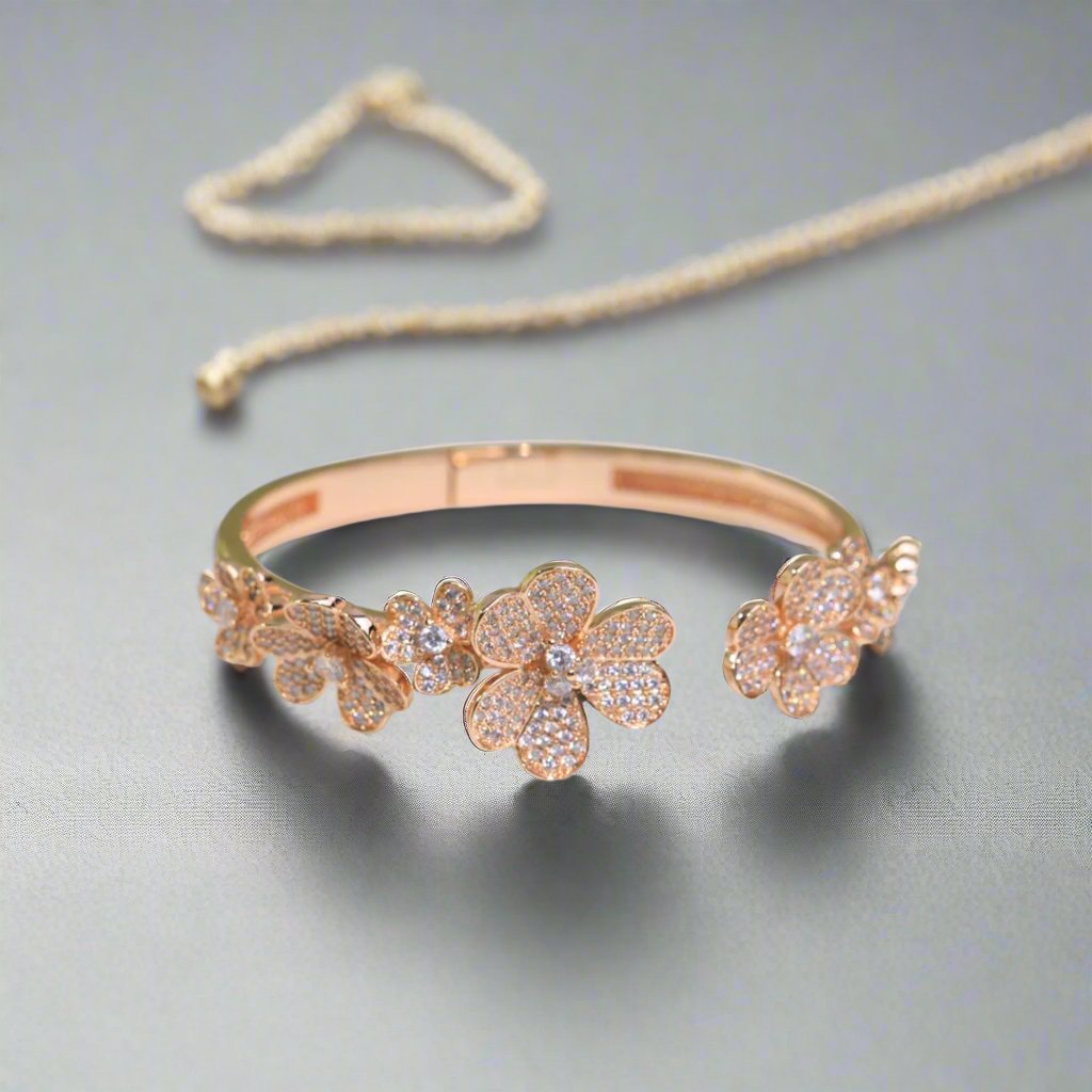18K Frivole Seven Flowers Diamonds Bracelet