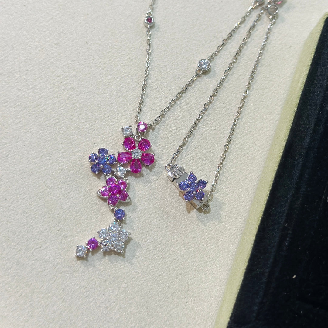 18K Folie Des Pr̩s Pendant Necklace