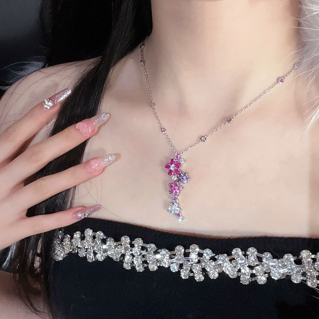 18K Folie Des Pr̩s Pendant Necklace