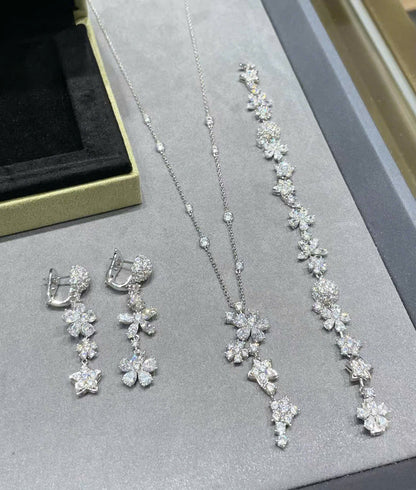 18K Folie Des Pr̩s Pendant Necklace