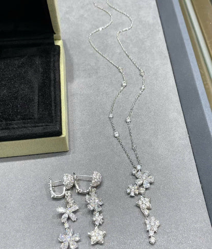 18K Folie Des Pr̩s Pendant Necklace