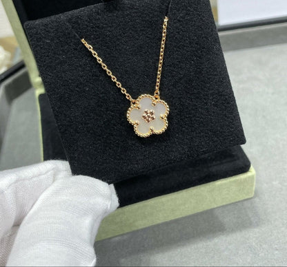 18K Lucky Spring Pendant Clover Necklace