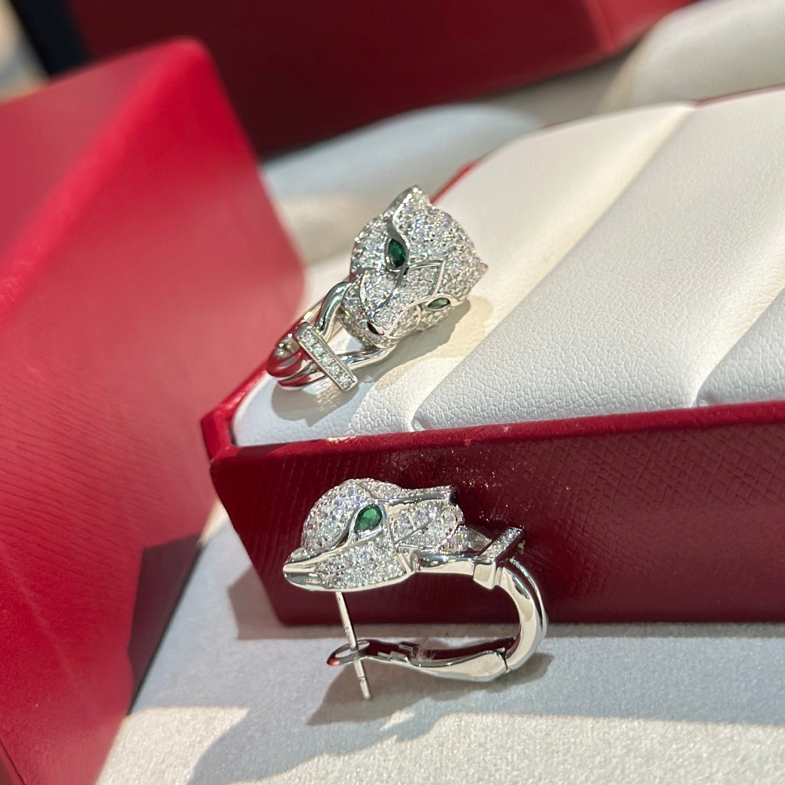 18K Panth̬re De Diamond Earrings